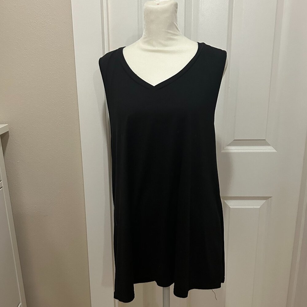 Black Short Sleeved V-neck Tee w/Leopard Pocket - XXL
